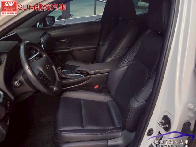 2020 UX250h 一手車 全車原鈑件 大電瓶保固中 電尾門 全車環景 盲點 電動椅  第7張相片