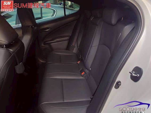 2020 UX250h 一手車 全車原鈑件 大電瓶保固中 電尾門 全車環景 盲點 電動椅  第8張相片