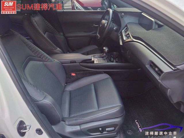 2020 UX250h 一手車 全車原鈑件 大電瓶保固中 電尾門 全車環景 盲點 電動椅  第9張相片