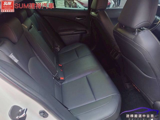 2020 UX250h 一手車 全車原鈑件 大電瓶保固中 電尾門 全車環景 盲點 電動椅  第10張相片