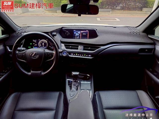 2020 UX250h 一手車 全車原鈑件 大電瓶保固中 電尾門 全車環景 盲點 電動椅  第13張相片