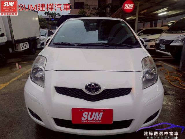 2013 YARIS G版 一手車 全車原鈑件 只跑10萬 車用螢幕 倒車顯影 方向盤快控  第2張相片
