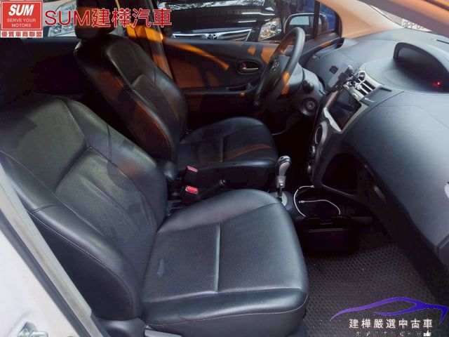 2013 YARIS G版 一手車 全車原鈑件 只跑10萬 車用螢幕 倒車顯影 方向盤快控  第9張相片