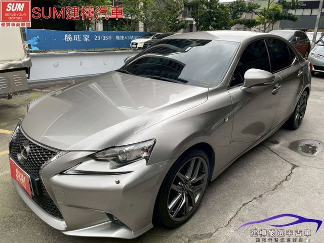 2016 IS 200T F-SPORT 一手車 只跑九萬 全車原鈑件 全程原廠保養 雙電熱通風椅  第1張相片
