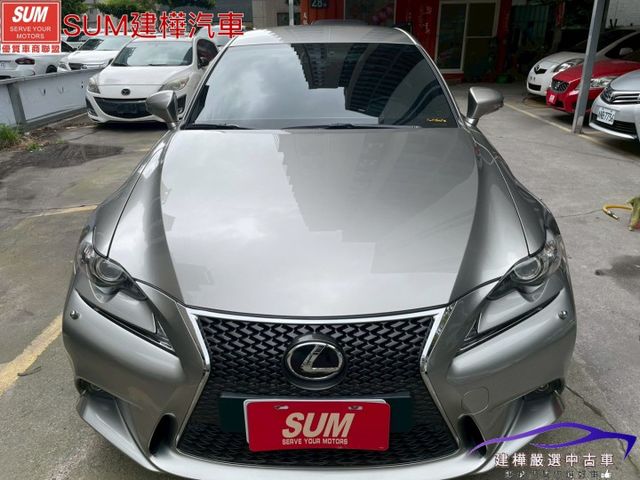 2016 IS 200T F-SPORT 一手車 只跑九萬 全車原鈑件 全程原廠保養 雙電熱通風椅  第2張相片