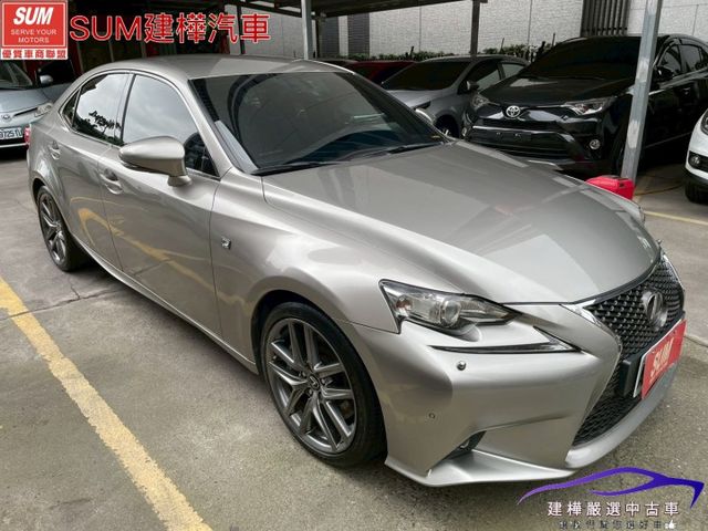 2016 IS 200T F-SPORT 一手車 只跑九萬 全車原鈑件 全程原廠保養 雙電熱通風椅  第3張相片