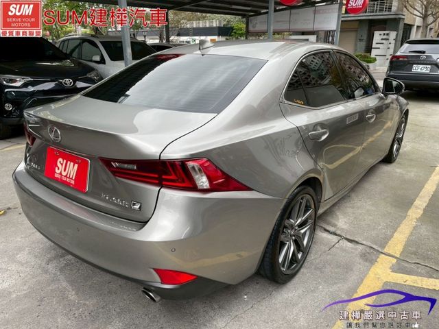 2016 IS 200T F-SPORT 一手車 只跑九萬 全車原鈑件 全程原廠保養 雙電熱通風椅  第4張相片