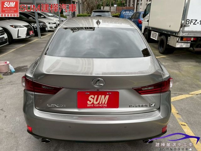 2016 IS 200T F-SPORT 一手車 只跑九萬 全車原鈑件 全程原廠保養 雙電熱通風椅  第5張相片