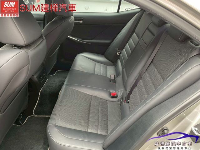 2016 IS 200T F-SPORT 一手車 只跑九萬 全車原鈑件 全程原廠保養 雙電熱通風椅  第10張相片