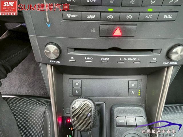 2016 IS 200T F-SPORT 一手車 只跑九萬 全車原鈑件 全程原廠保養 雙電熱通風椅  第14張相片