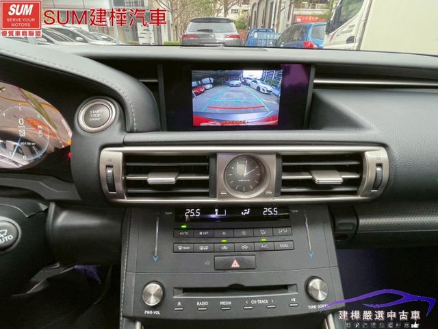 2016 IS 200T F-SPORT 一手車 只跑九萬 全車原鈑件 全程原廠保養 雙電熱通風椅  第15張相片