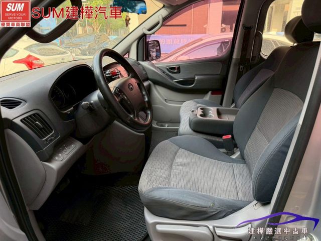 2017 STAREX 九人座 安卓機 倒車顯影 柴油大馬力 後座出風口  第9張相片