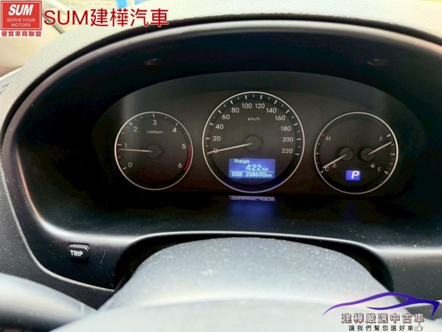 2017 STAREX 九人座 安卓機 倒車顯影 柴油大馬力 後座出風口  第16張相片