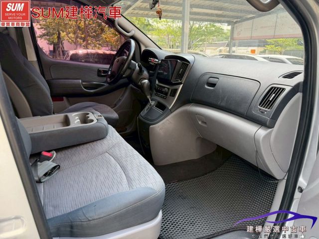 2017 STAREX 九人座 安卓機 倒車顯影 柴油大馬力 後座出風口  第7張相片