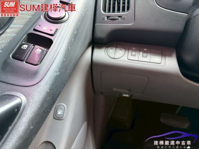 2017 STAREX 九人座 安卓機 倒車顯影 柴油大馬力 後座出風口  第18張相片