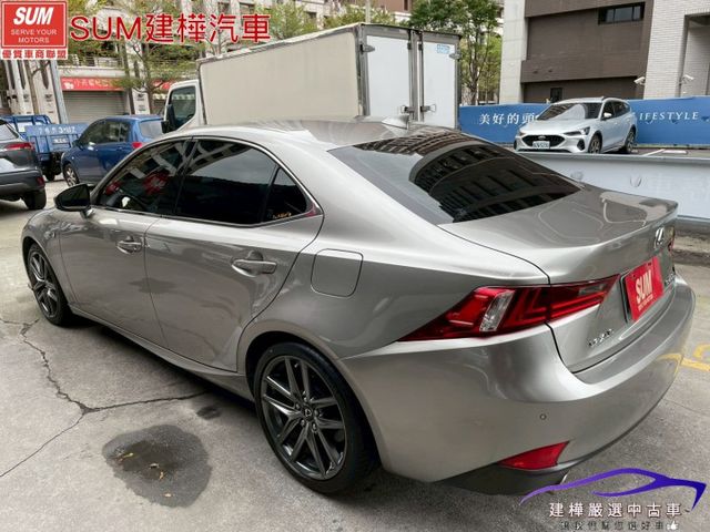 2016 IS 200T F-SPORT 一手車 只跑九萬 全車原鈑件 全程原廠保養 雙電熱通風椅  第6張相片