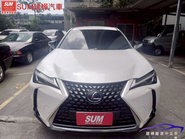 2019 UX250H 一手車 全車原鈑件 摸門 I-KEY ACC跟車 前後雷達 倒車顯影 電尾門  第2張相片