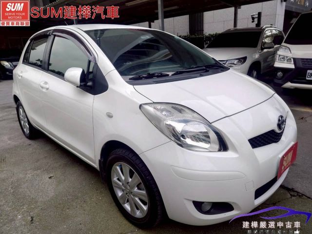 2013 YARIS G版 一手車 全車原鈑件 只跑10萬 車用螢幕 倒車顯影 方向盤快控  第3張相片