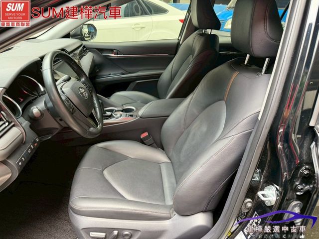 2019 CAMRY I-KEY 摸門 跟車 定速 安卓機 全車環景 盲點偵測 抬頭顯示  第7張相片