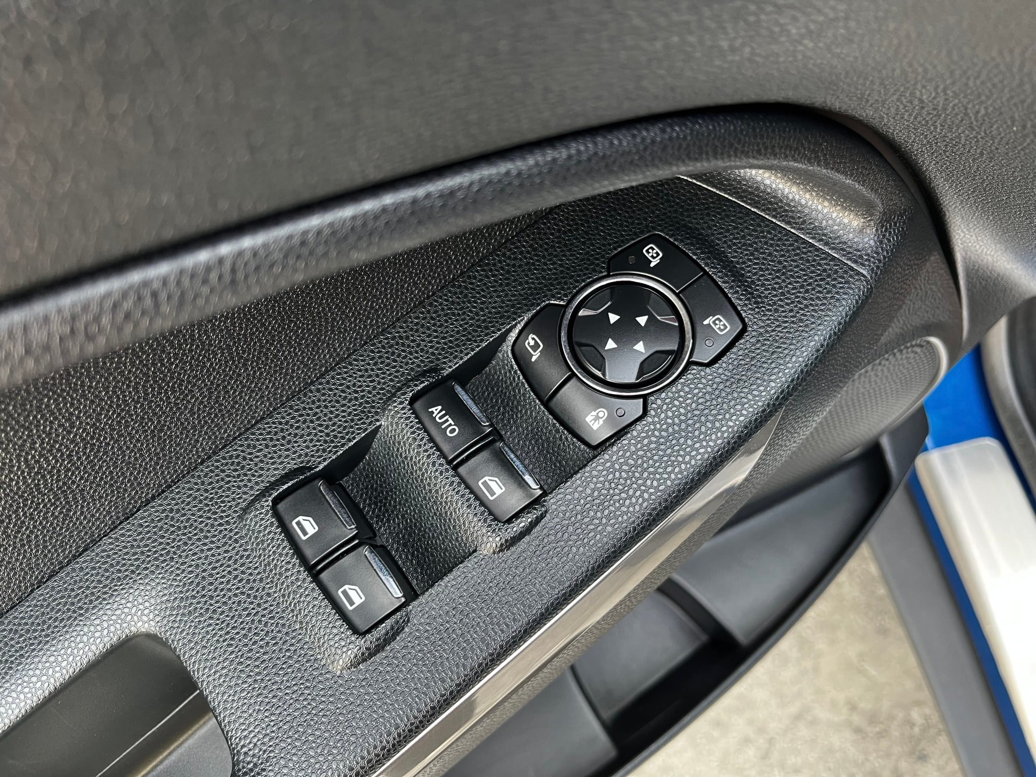 【特價】19年式1.0渦輪 小改款旗艦型  7安/免key/Carplay/倒車顯影 僅跑5萬   第9張相片