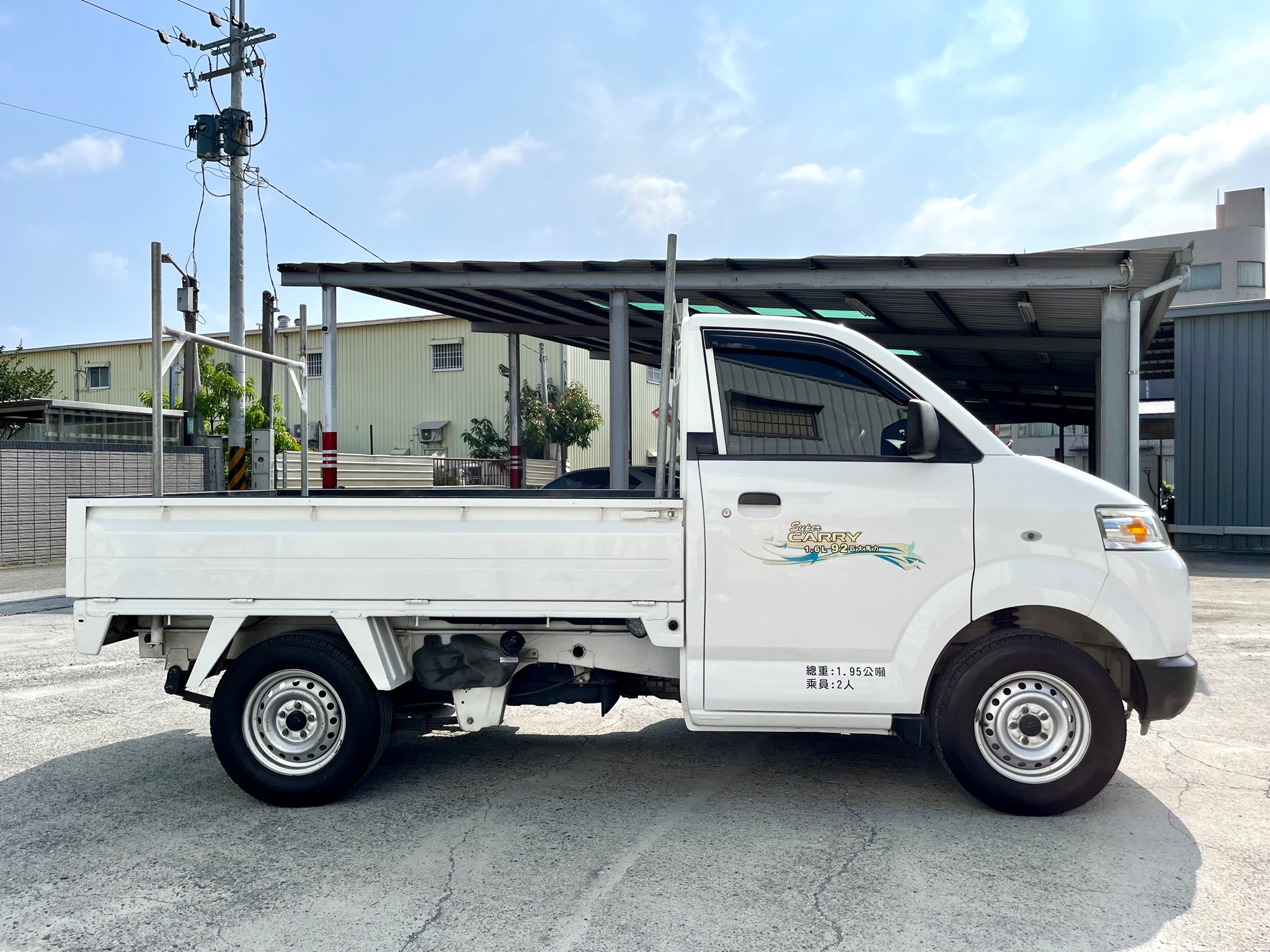 日本原裝引擎 五速手排小發財車 僅跑6萬 五面塑膠墊 全車原鈑件  第4張相片