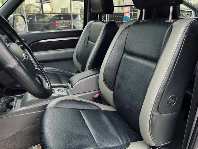 11型 RANGER 自排 4X4 雙廂貨卡 合法5座 貨車稅 柴油TURBO 車斗防滾籠 脫困絞盤   第7張相片