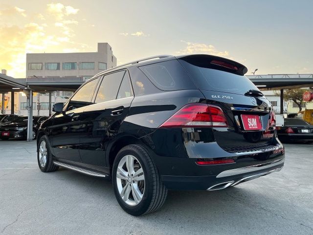 GLE250D 總代理 僅跑8萬 智慧頭燈/全時四輪驅動系統/電尾門/NAPPA方向盤/換檔快撥  第4張相片