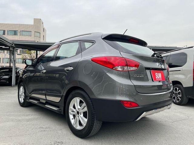 4WD旗艦型 僅跑11萬 全景天窗/IKEY/多功能影音系統/電動椅/定速/黑內裝  第3張相片