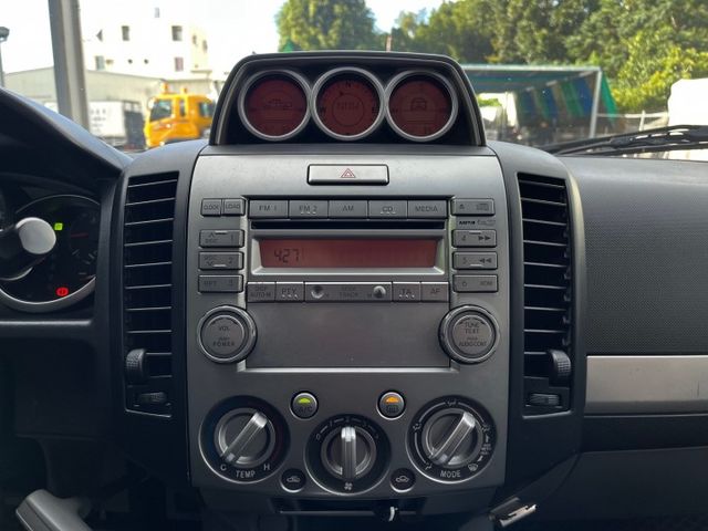 僅跑16萬公里 自排 4X4 雙廂合法5座 貨車稅 柴油TURBO 車斗防滾籠  第11張相片