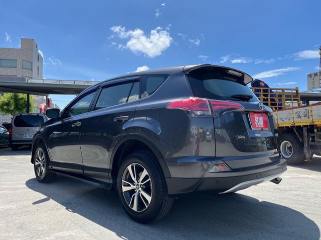 僅跑5萬 頂級尊爵影音特仕 Acc跟車/車道偏離/Led頭燈/8吋多媒體影音主機/Carplay  第3張相片