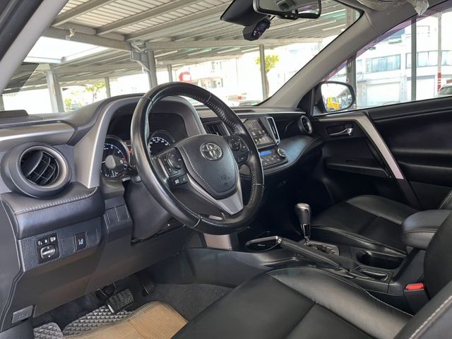 僅跑5萬 頂級尊爵影音特仕 Acc跟車/車道偏離/Led頭燈/8吋多媒體影音主機/Carplay  第8張相片