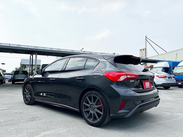 22.5式賽道版 僅跑8千 Lv2自動駕駛/全速域跟車/B&O音響/HUD抬顯/CarPlay/無線充電板/電子後照鏡  第4張相片