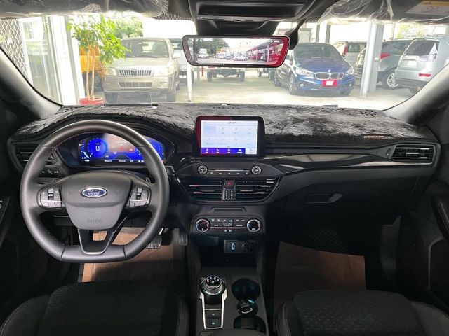 22.5式賽道版 僅跑8千 Lv2自動駕駛/全速域跟車/B&O音響/HUD抬顯/CarPlay/無線充電板/電子後照鏡  第5張相片