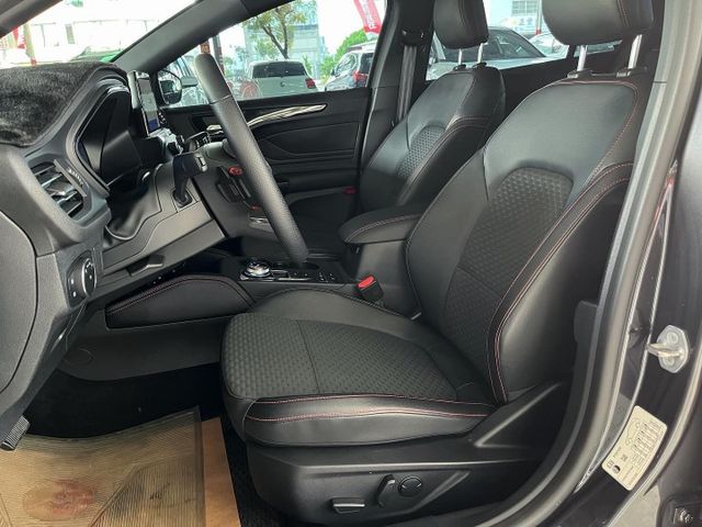 22.5式賽道版 僅跑8千 Lv2自動駕駛/全速域跟車/B&O音響/HUD抬顯/CarPlay/無線充電板/電子後照鏡  第7張相片