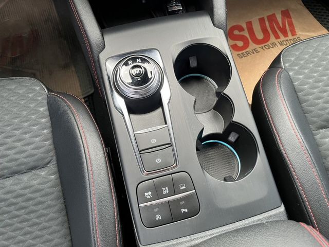 22.5式賽道版 僅跑8千 Lv2自動駕駛/全速域跟車/B&O音響/HUD抬顯/CarPlay/無線充電板/電子後照鏡  第13張相片