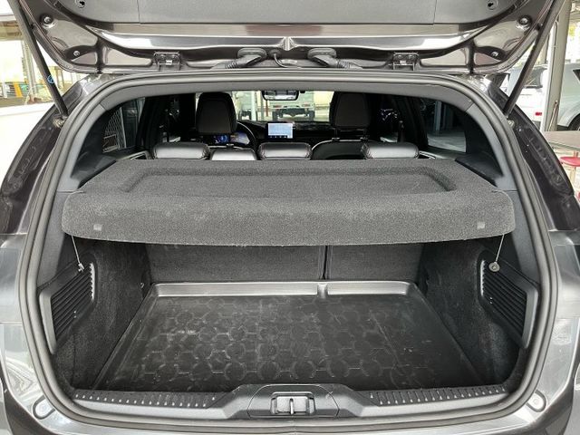 22.5式賽道版 僅跑8千 Lv2自動駕駛/全速域跟車/B&O音響/HUD抬顯/CarPlay/無線充電板/電子後照鏡  第17張相片