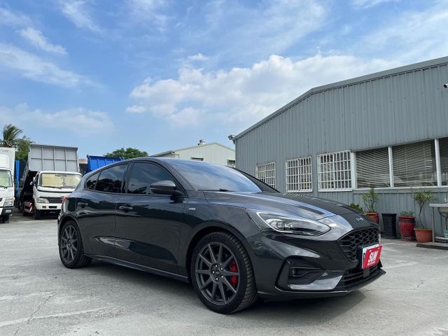 22.5式賽道版 僅跑8千 Lv2自動駕駛/全速域跟車/B&O音響/HUD抬顯/CarPlay/無線充電板/電子後照鏡  第18張相片