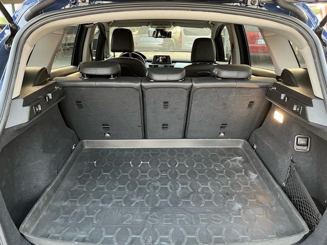 總代理 218 【原廠保養 僅跑4萬】 車道偏移/AEB自動緊急煞車/LED頭燈/免鑰匙進入啟閉/自動停車  第14張相片