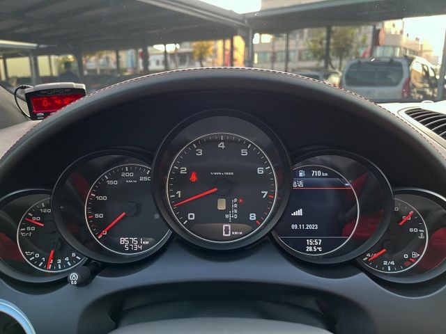 Cayenne白金限定版 總代理 【原漆 僅跑8萬】 跑車計時套件/雙色內裝套件/金屬璽玉黑車漆/14向電動椅  第6張相片