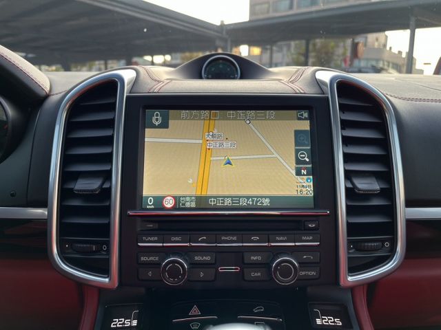 Cayenne白金限定版 總代理 【原漆 僅跑8萬】 跑車計時套件/雙色內裝套件/金屬璽玉黑車漆/14向電動椅  第12張相片