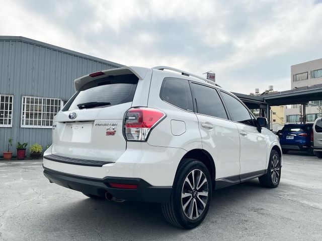 Forester XT-P 僅跑7萬 AWD/末代渦輪240P/電尾門/車側影像/盲點偵測/HK音響/車身密碼鎖  第4張相片