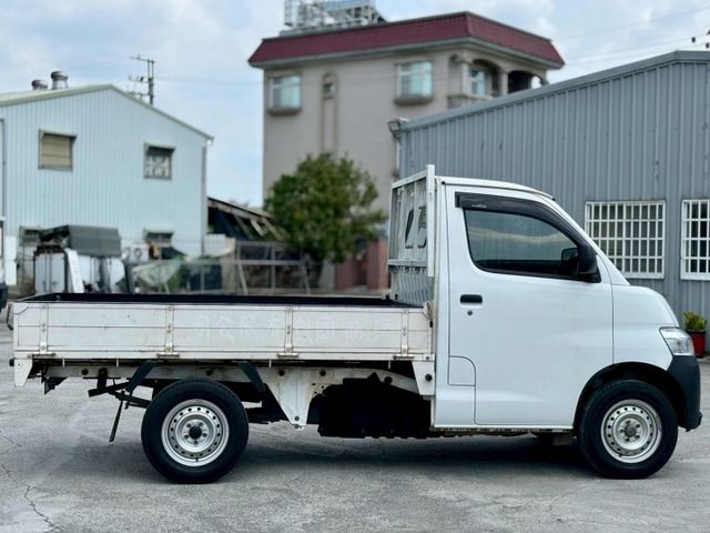 ❬太星汽車❭ 台南專營原漆、原鈑件、低里程車輛  第7張相片