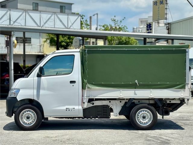 ❬太星汽車❭ 台南專營原漆、原鈑件、低里程車輛  第4張相片