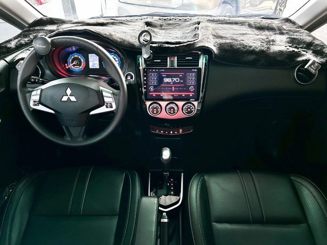 〈台南太星汽車〉電尾門、摸門、安卓機、環景、盲點 配備齊全 車況近新僅跑1.6萬公里  第10張相片