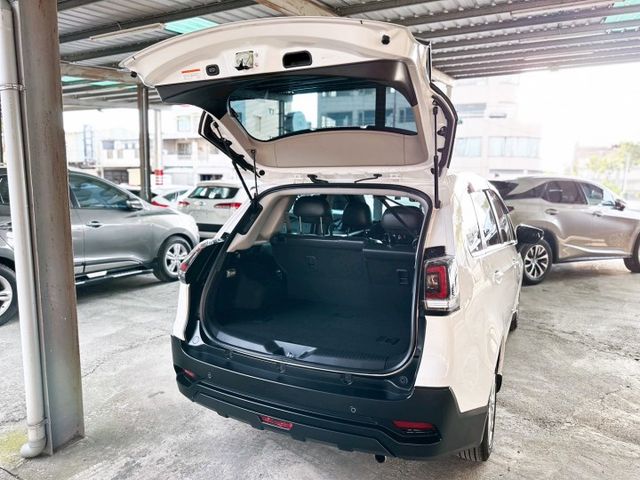 〈台南太星汽車〉電尾門、摸門、安卓機、環景、盲點 配備齊全 車況近新僅跑1.6萬公里  第16張相片