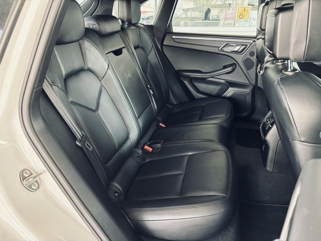 總代理Premium Package Plus 白金版 僅跑8萬多公里 原漆原鈑件  第10張相片