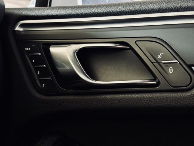 總代理Premium Package Plus 白金版 僅跑8萬多公里 原漆原鈑件  第13張相片