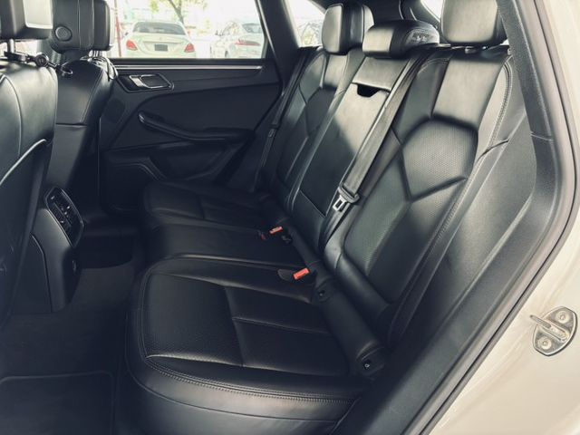 總代理Premium Package Plus 白金版 僅跑8萬多公里 原漆原鈑件  第14張相片