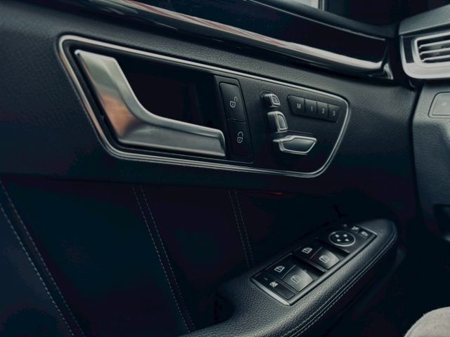 全車原漆  里程僅跑3萬多公里 車況非常漂亮 看照片就知道 不管是內裝配備、外觀該有的舒適與實用性都顧到了  第8張相片