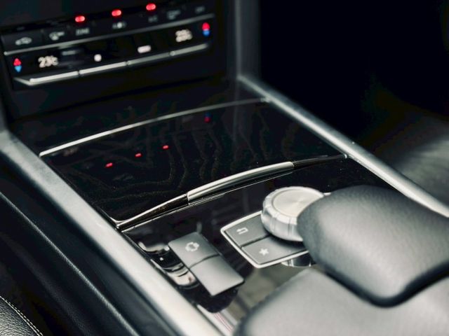 全車原漆  里程僅跑3萬多公里 車況非常漂亮 看照片就知道 不管是內裝配備、外觀該有的舒適與實用性都顧到了  第9張相片